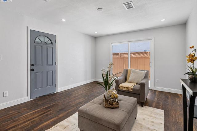 4189 Ogden Dr, Fremont CA: https://media.crmls.org/mediaz/4e4c62a2-b9d9-4213-a781-84d1edd15add.jpg