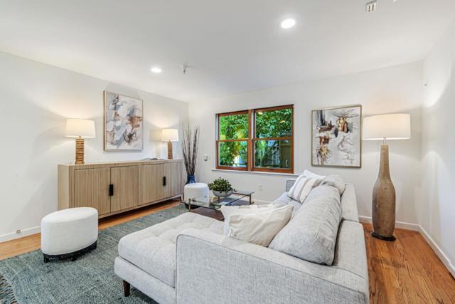 3704 Fair Oaks Avenue, Menlo Park CA: https://media.crmls.org/mediaz/4e4c8341-6f45-496c-a66d-89f2a0a9ab51.jpg