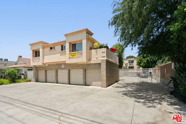 15939 Victory Boulevard, Van Nuys CA: https://media.crmls.org/mediaz/4e4cbc9e-150a-4888-8f79-9ed046db384b.jpg