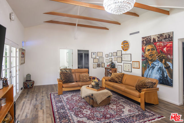 2241 Betty Lane, Beverly Hills CA: https://media.crmls.org/mediaz/4e4dbc34-eb0d-4bad-933f-6a49b20cabc3.jpg