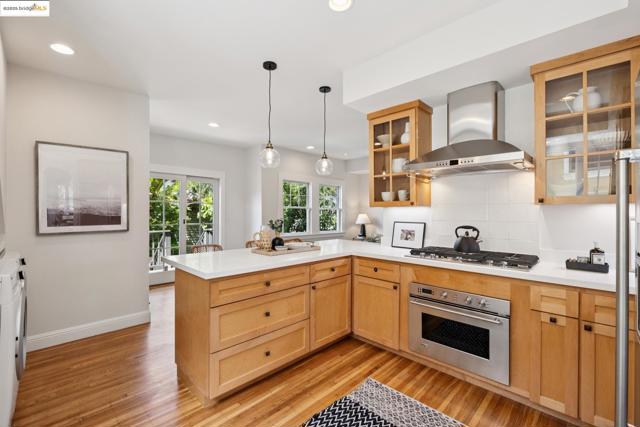 1071 Harvard Rd, Piedmont CA: https://media.crmls.org/mediaz/4e4dbe73-03fa-4901-b010-e13473f943b1.jpg