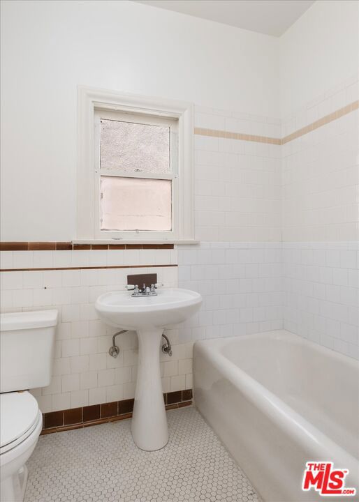 6612 Emmet Terrace, Los Angeles CA: https://media.crmls.org/mediaz/4e4ddd24-c03d-4037-8f7d-21fb28cfc290.jpg