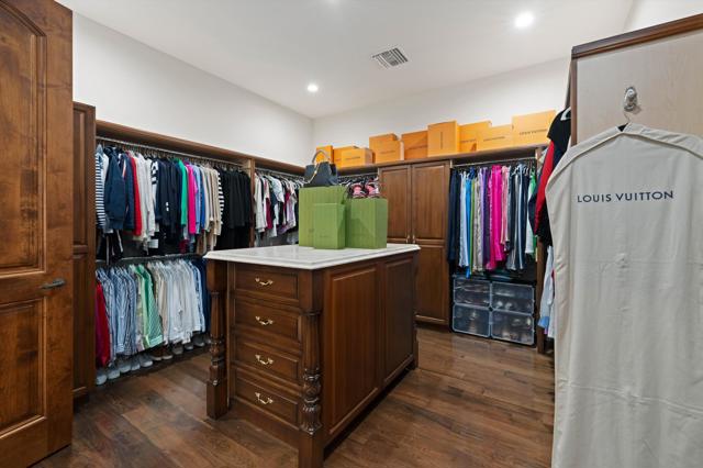 28 Grande View Court, Rancho Mirage CA: https://media.crmls.org/mediaz/4e4e7f31-9299-4520-ac8c-4a6049ca5801.jpg
