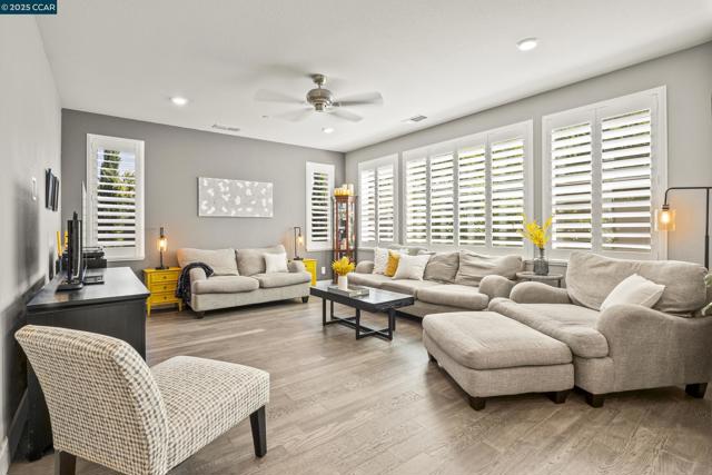 5755 Juniper Way, Dublin CA: https://media.crmls.org/mediaz/4e4e8f5e-fb8c-4e32-90fb-8fe32e1fab04.jpg
