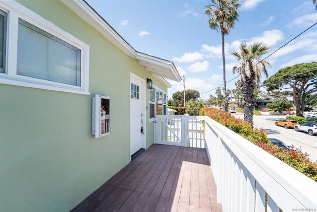 2073 79 Reed Ave, San Diego CA: https://media.crmls.org/mediaz/4e4e9a3f-d636-40d6-892b-83a8d7ed084d.jpg