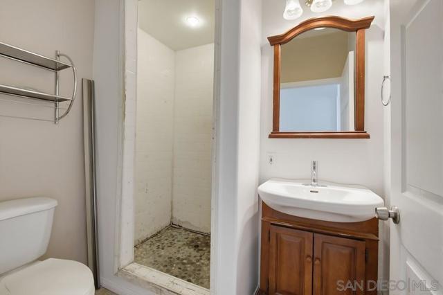 131 Scenic Dr, El Cajon CA: https://media.crmls.org/mediaz/4e4ed82b-4d55-4db4-9106-89a7d406327b.jpg