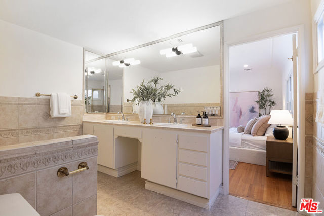 110 S Fuller Avenue, Los Angeles CA: https://media.crmls.org/mediaz/4e4ef6b3-9cee-42e5-9fc9-8b5c5ae6a948.jpg