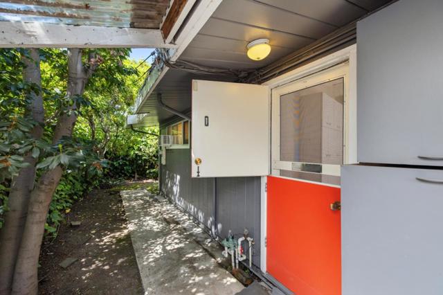 342 Carolina Lane, Palo Alto CA: https://media.crmls.org/mediaz/4e4efd26-eba6-4697-856f-6143d77c3785.jpg