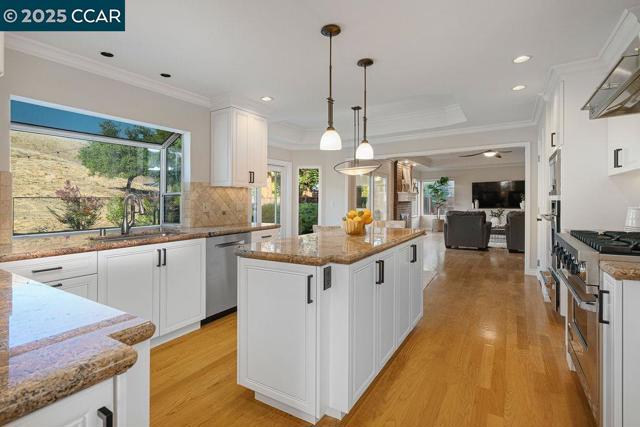 260 Edinburgh Cir, Danville CA: https://media.crmls.org/mediaz/4e4f950a-440d-4e54-91c6-5a1c50d8225d.jpg