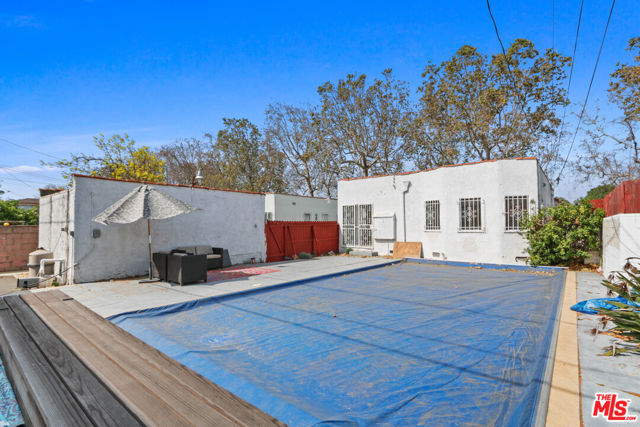 3722 Wellington Road, Los Angeles CA: https://media.crmls.org/mediaz/4e4fd4cb-85fd-4e3e-8669-ec0306fc2701.jpg