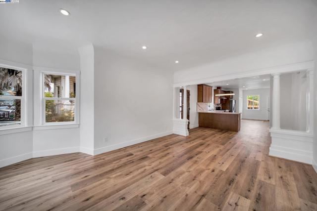 Image 10 of 53 For 3035 Logan St