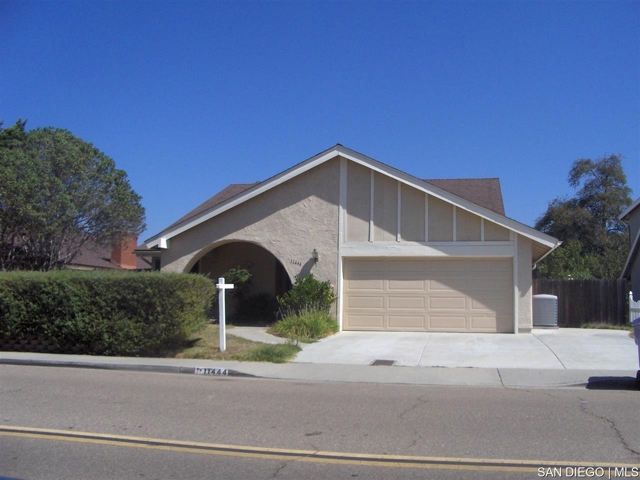 11444 Poblado RD, San Diego CA: https://media.crmls.org/mediaz/4e4ff40b-897b-45f5-9378-d6619946dd7d.jpg