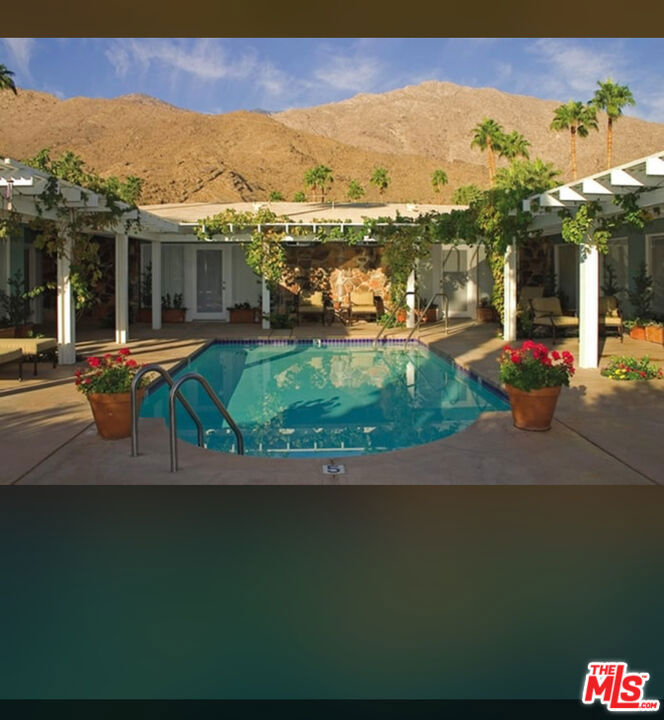 1425 S Via Soledad