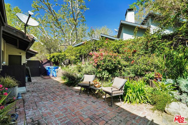 30612 Sicomoro Drive, Malibu CA: https://media.crmls.org/mediaz/4e508d46-8488-4f9a-8242-1c4f4e3ca234.jpg