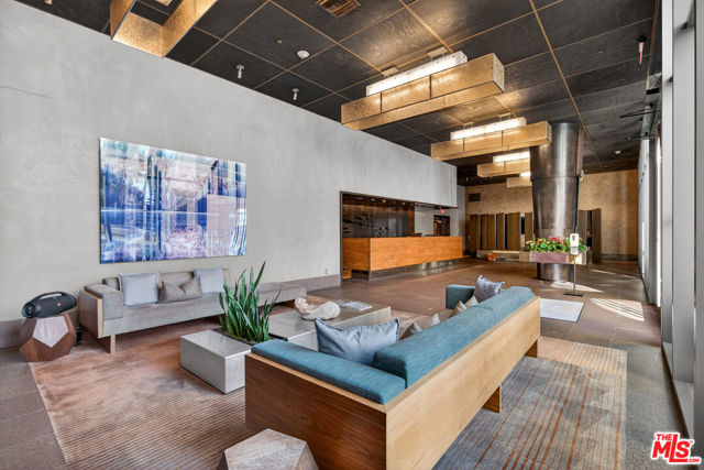 1755 Ocean Avenue, Santa Monica CA: https://media.crmls.org/mediaz/4e515957-9579-4b83-9070-ce6b1bcafe0b.jpg