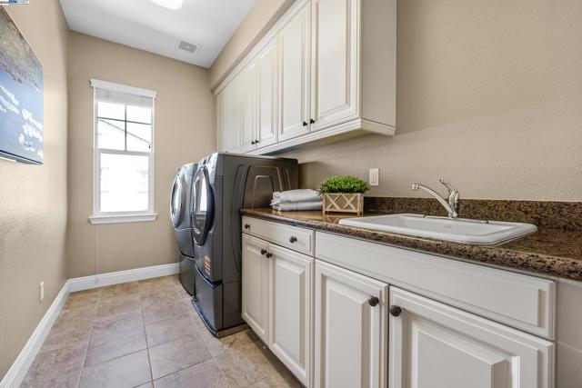 1359 Monterosso St, Danville CA: https://media.crmls.org/mediaz/4e51c0cc-a3a2-4f7e-8bf6-53967ad3a9e1.jpg