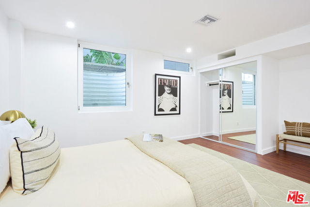 5106 Pacific Avenue, Marina del Rey CA: https://media.crmls.org/mediaz/4e525132-a3c8-44e6-bb85-952b4c906539.jpg