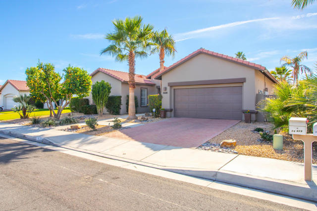74629 Lavender Way, Palm Desert CA: https://media.crmls.org/mediaz/4e525a58-79a9-40af-95bc-00761cfd0e39.jpg