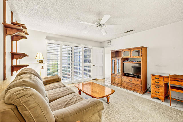 142 Camino Arroyo S, Palm Desert CA: https://media.crmls.org/mediaz/4e527533-be5e-4692-91d9-ed0d37a71439.jpg