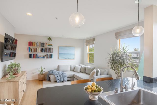 285 N Ventura Avenue, Ventura CA: https://media.crmls.org/mediaz/4e52a5d9-9f32-484d-b2db-aeb7218b21c3.jpg