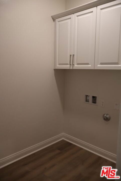 3719 Pathway Court, Bakersfield CA: https://media.crmls.org/mediaz/4e52eae8-4bae-4efd-93e0-3fe1b65d9079.jpg