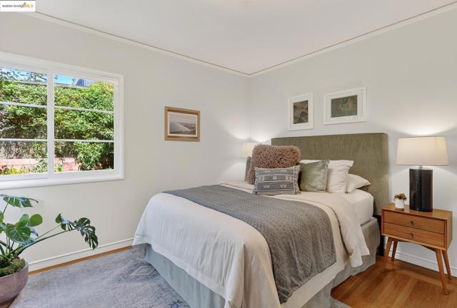 2773 Argyle Street, Oakland CA: https://media.crmls.org/mediaz/4e5337d8-73a0-4122-bba7-52a566aa97c4.jpg