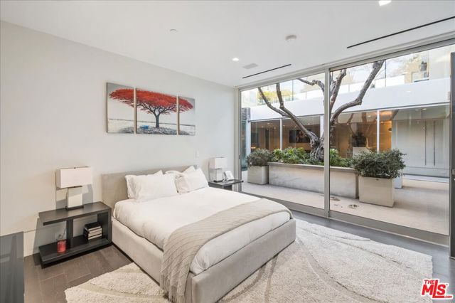 1620 Carla, Beverly Hills CA: https://media.crmls.org/mediaz/4e53530a-c0d2-45cf-a4f8-6316a0f95352.jpg