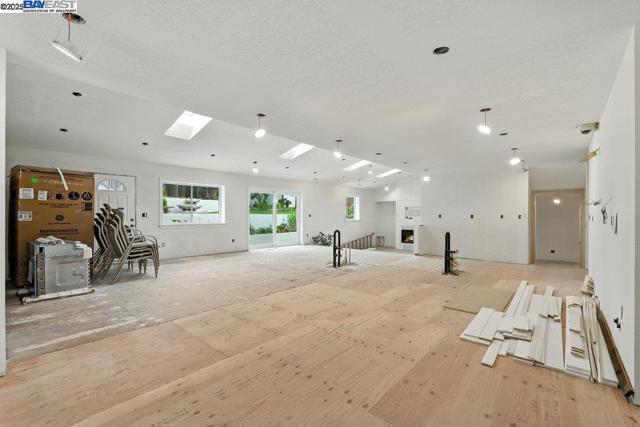 21798 Independent School Rd, Castro Valley CA: https://media.crmls.org/mediaz/4e539985-2504-43c5-a534-67551a43e4d1.jpg