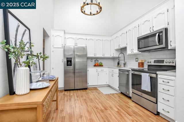 4782 Starflower Dr, Martinez CA: https://media.crmls.org/mediaz/4e53aa78-6d0f-43a1-b260-8f156a664f19.jpg