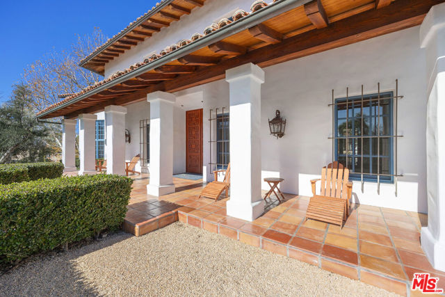 25127 Jim Bridger Road, Hidden Hills CA: https://media.crmls.org/mediaz/4e5400f4-4497-4518-807c-05c387ea24ae.jpg