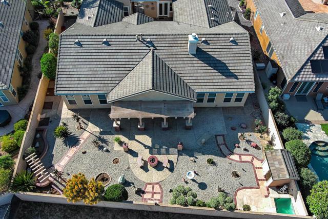 387 MELBOURNE GLN, Escondido CA: https://media.crmls.org/mediaz/4e546742-c3a6-4bb7-b1d8-b61ab78bbca5.jpg