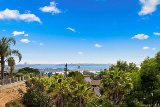 4840 Penrose Ct, San Diego CA: https://media.crmls.org/mediaz/4e5595b6-f63a-482a-be57-24201d4cd328.jpg