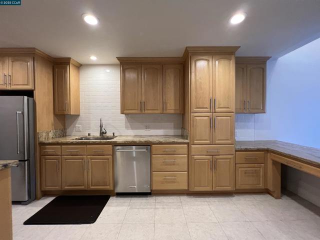 2562 Walnut Blvd, Walnut Creek CA: https://media.crmls.org/mediaz/4e56007b-e724-4cf6-a8aa-411acf3013d3.jpg