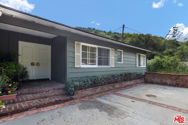 3480 MANDEVILLE CANYON Road, Los Angeles CA: https://media.crmls.org/mediaz/4e560bea-e045-487e-930e-72fd3e3b010b.jpg