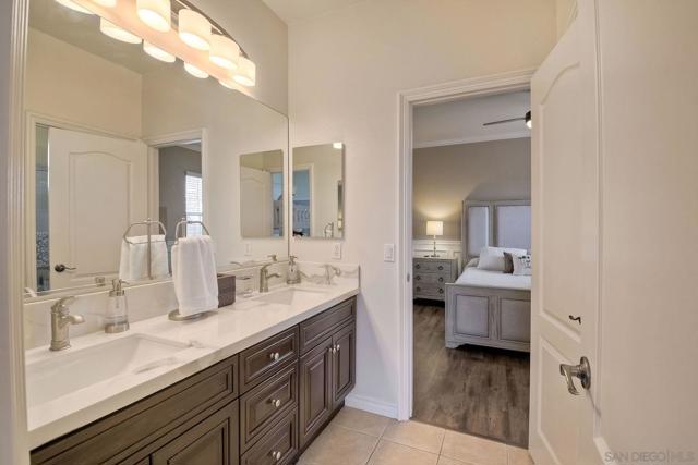 993 Hawthorne Creek Dr, Chula Vista CA: https://media.crmls.org/mediaz/4e5641a0-315b-40b9-a321-afe3aa2c284f.jpg