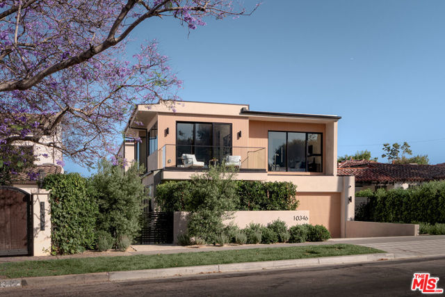 10346 Louisiana Avenue, Los Angeles CA: https://media.crmls.org/mediaz/4e565b81-d475-4d19-bc6f-b309a37970de.jpg