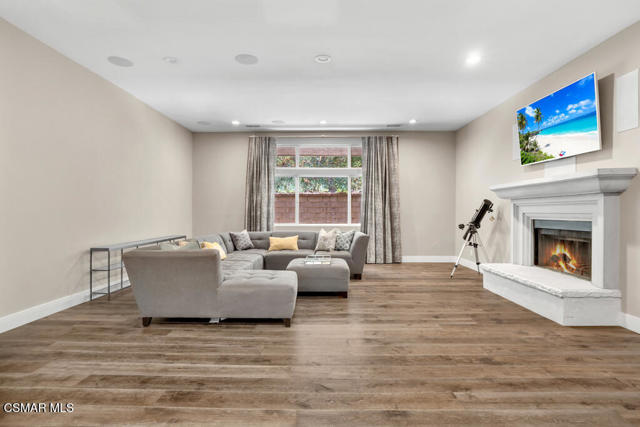 4953 Kilburn Court, Oak Park CA: https://media.crmls.org/mediaz/4e566268-e71b-4770-843c-fb9f05ef2b01.jpg
