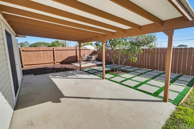 421 Locdel Court, Chula Vista CA: https://media.crmls.org/mediaz/4e56c29d-d743-48fd-9dbb-6fb3b36eb754.jpg