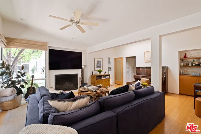 3366 Mandeville Canyon Road, Los Angeles CA: https://media.crmls.org/mediaz/4e580565-4f32-4857-a988-22bb5d2948a0.jpg