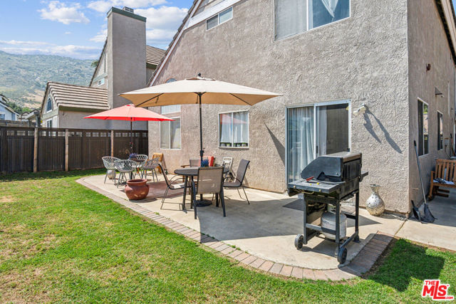 16230 Trailwinds Drive, Fontana CA: https://media.crmls.org/mediaz/4e583663-0f07-4431-896d-fffcfc1c64a5.jpg