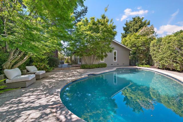 60 Vasilakos Way, Menlo Park CA: https://media.crmls.org/mediaz/4e585042-de9c-4ca2-b7fe-c8f845134009.jpg