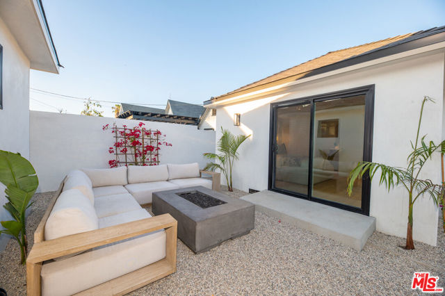5325 S Victoria Avenue, Los Angeles CA: https://media.crmls.org/mediaz/4e5862b7-109b-4ccc-a204-e1a0ab71ac47.jpg