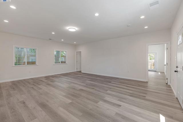 2056 Elm St, Livermore CA: https://media.crmls.org/mediaz/4e5892bc-e70a-4adc-b1d6-6088bc2578db.jpg