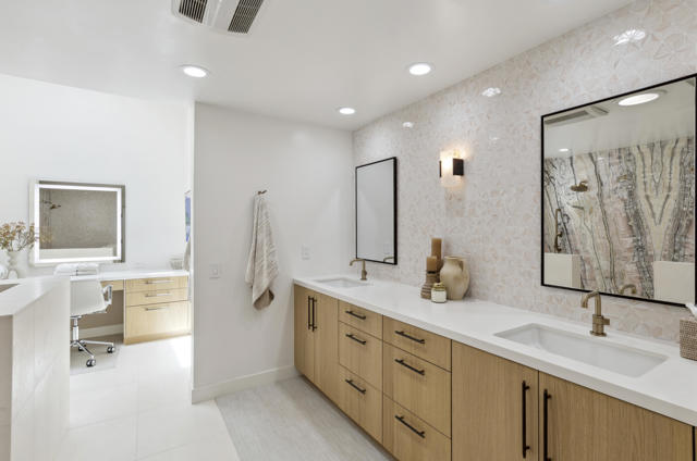 44970 Desert Horizons Drive, Indian Wells CA: https://media.crmls.org/mediaz/4e5902a1-d5f6-4f51-b5b5-2e0c035d48f9.jpg
