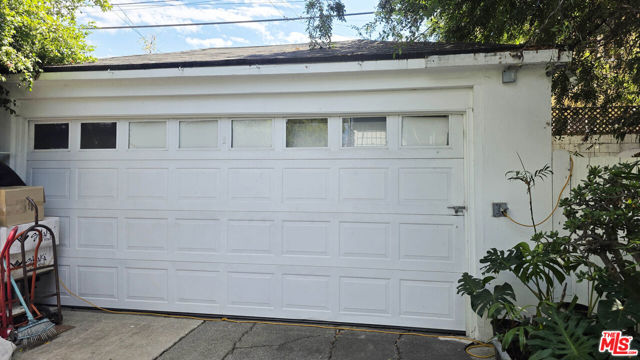 728 S Windsor Boulevard, Los Angeles CA: https://media.crmls.org/mediaz/4e597deb-085a-45ad-970f-e1620a71226a.jpg