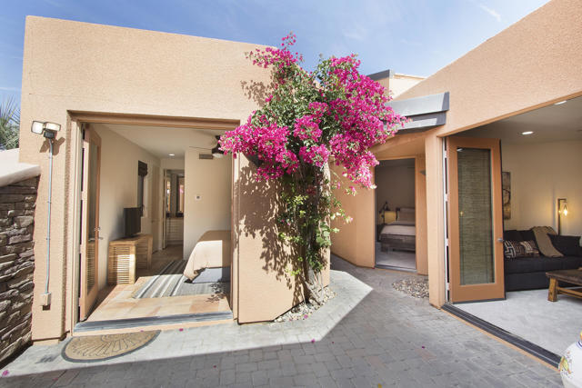 50135 Camino Privado, La Quinta CA: https://media.crmls.org/mediaz/4e59b54e-3312-450e-bb98-ef218347580b.jpg