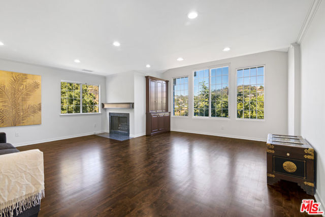 2461 Jupiter Drive, Los Angeles CA: https://media.crmls.org/mediaz/4e5a6642-fcf1-40b8-9f7c-d4cb30a287af.jpg