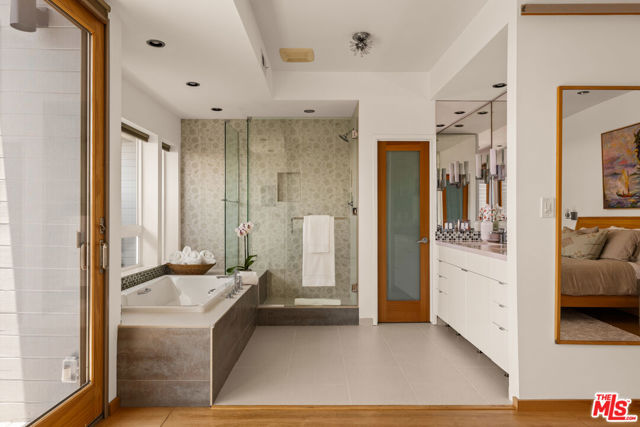 6624 Vista Del Mar, Playa del Rey CA: https://media.crmls.org/mediaz/4e5a839e-749c-4c34-a873-bb11e973b5f9.jpg