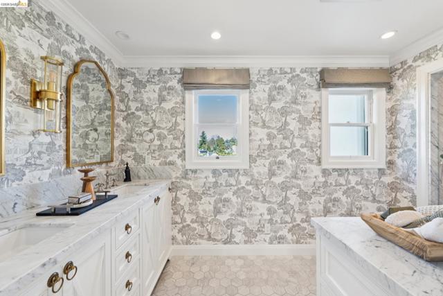 Image 33 of 60 For 906 Paramount Rd