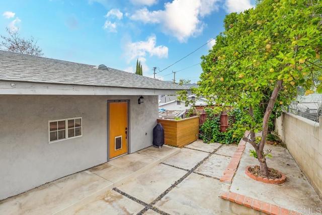 1279 N Hicks Drive, East Los Angeles CA: https://media.crmls.org/mediaz/4e5bac3c-7234-45bf-9948-3b018b181339.jpg